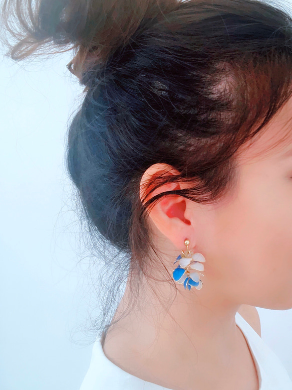 藍與白［元素精靈］手工耳環/Earrings/Resin/耳環/水晶膠/925純銀/情人節禮物 第1張的照片