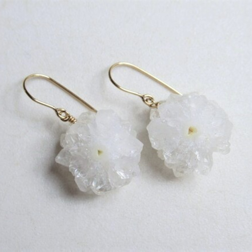 クオーツと淡水パールのアシンメトリー14kgf天然石ロングピアス