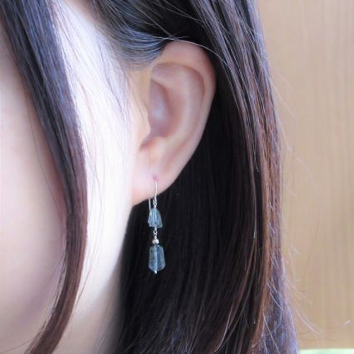 深海ブルー 涼しげ ロンドンブルートパーズ 天然石 一粒ピアス カレンシルバー 深海ブルー 涼しげ ロンドンブルートパーズ 天然石 一粒ピアス カレン