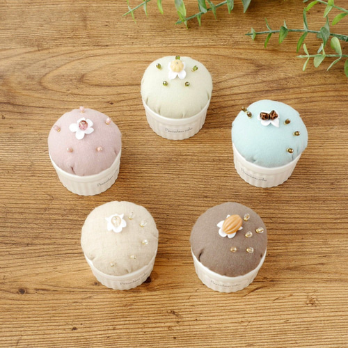 ストロベリーのピンクッションカップケーキ（まち針5本付） その他