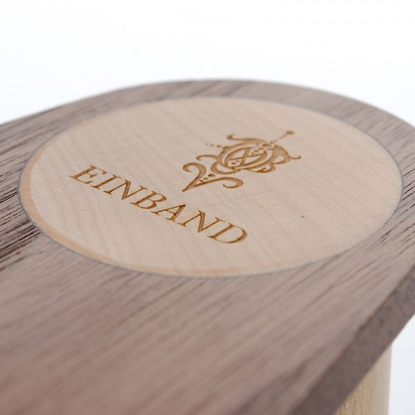 【木製腕時計スタンド】EINBAND 木の置物 ギフトにおすすめ 時計置き Walnut & Maple 【Aタイプ】 5枚目の画像