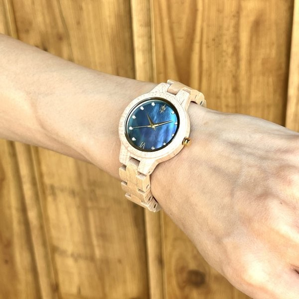 EINBAND Prima Maplewood×Mother of pearl 天然貝木製腕時計 34mm ブルー文字盤 7枚目の画像