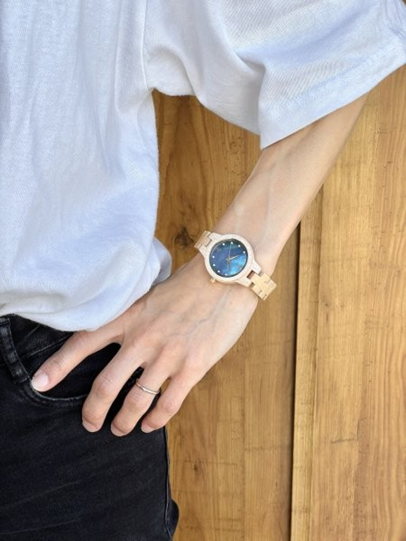 EINBAND Prima Maplewood×Mother of pearl 天然貝木製腕時計 34mm ブルー文字盤 8枚目の画像
