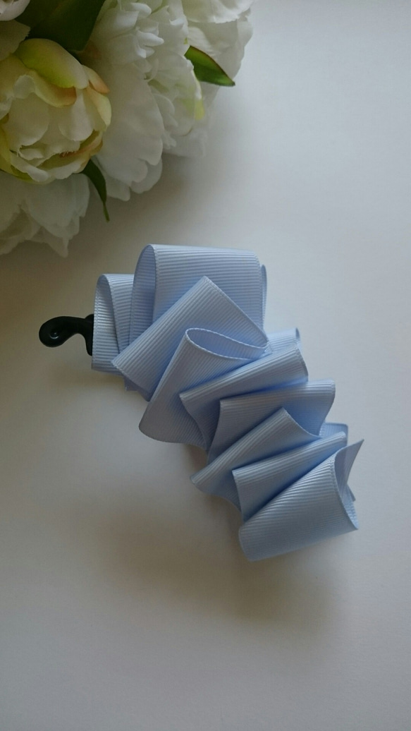【ブルー】折り重なるグログラン バナナクリップ 3枚目の画像