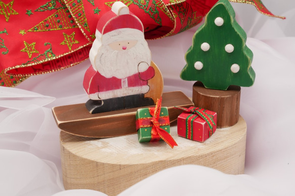 【早割クリスマス2025】【Xmasオーナメント】揺れるサンタ・クリスマスツリー・プレゼント　アンティーク風　 1枚目の画像
