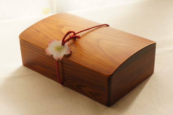 【期間限定・送料無料】ちいさな桜とひのきの弁当箱 1枚目の画像