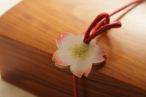 【期間限定・送料無料】ちいさな桜とひのきの弁当箱 2枚目の画像
