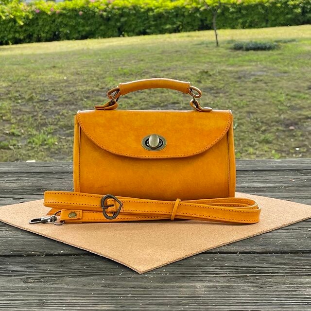 ★東京発★ころんとしたミニバッグ　イタリアレザー　99