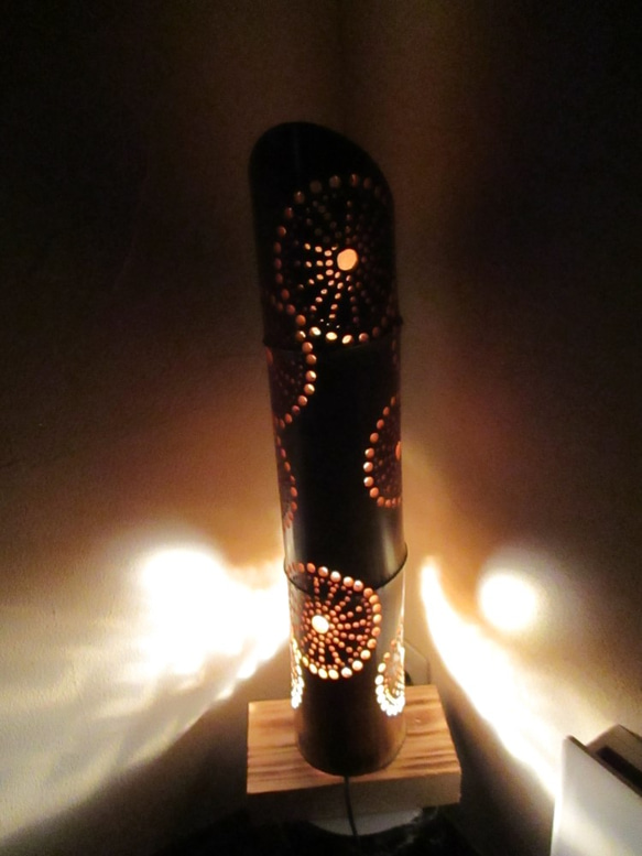竹のランプシェード花火の乱舞 3枚目の画像