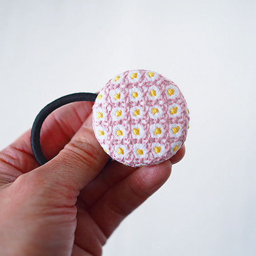 刺し子くるみボタン（ブローチorヘアゴム ） ブローチ Kamome Style