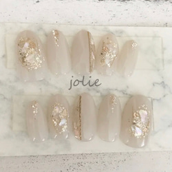 グレージュとシェルの大人ネイル ネイルチップ（つけ爪） jolie-nails