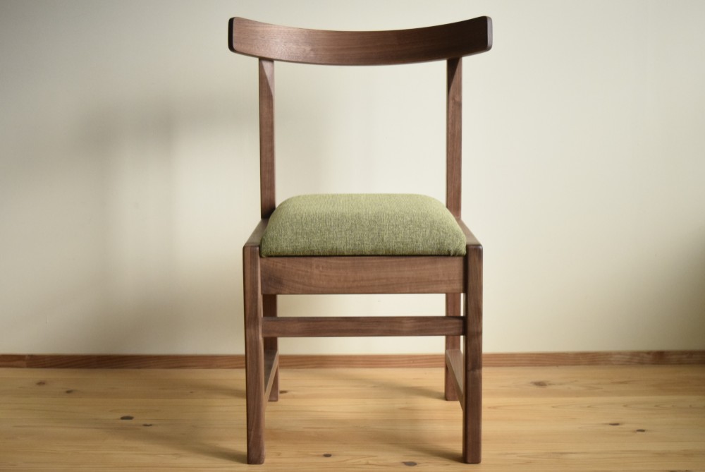 ウォールナットのダイニングチェアー　ファブリック（T7462） 38,800円