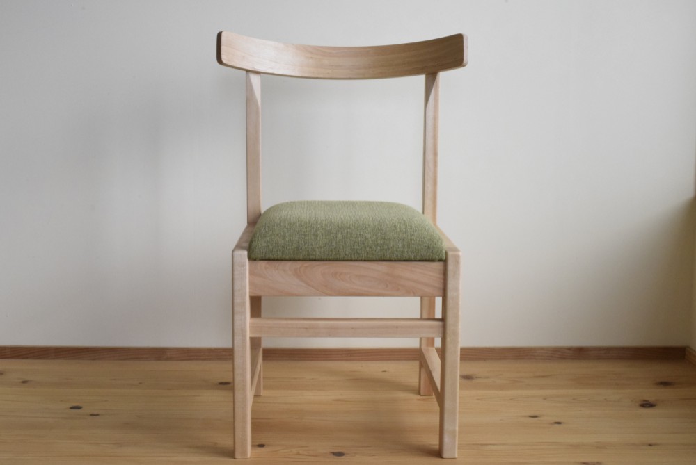 北海道産カバ桜のダイニングチェアー　ファブリック（T7462）