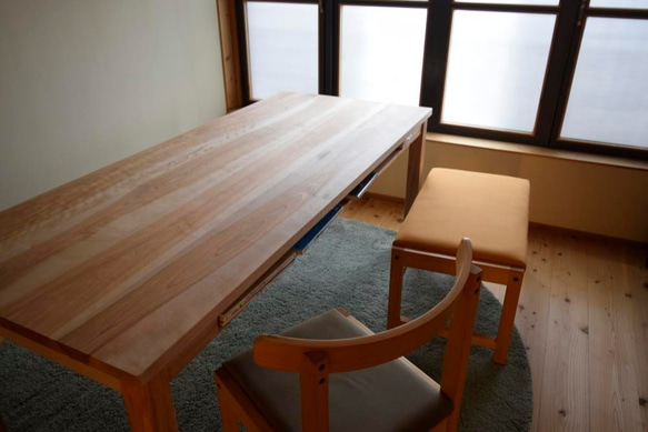 カバ桜　棚付きダイニングテーブル　W140 7枚目の画像