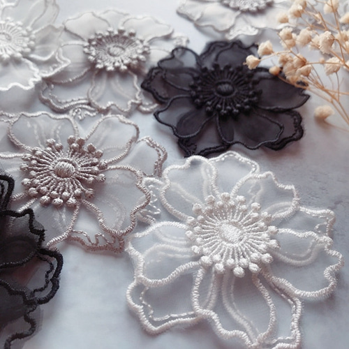 新品未使用品　レースフラワー刺繍オーバーブラウス ala-mode_mode-4629