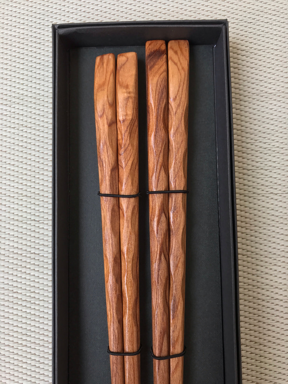 天然木 屋久杉 夫婦箸 ハンドメイド 2枚目の画像