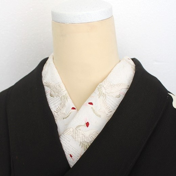 成人式結婚式に鶴と雲の吉祥文様刺繍半襟（純白に生成り鶴） 2枚目の画像