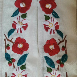 椿柄刺繍半襟 2枚目の画像