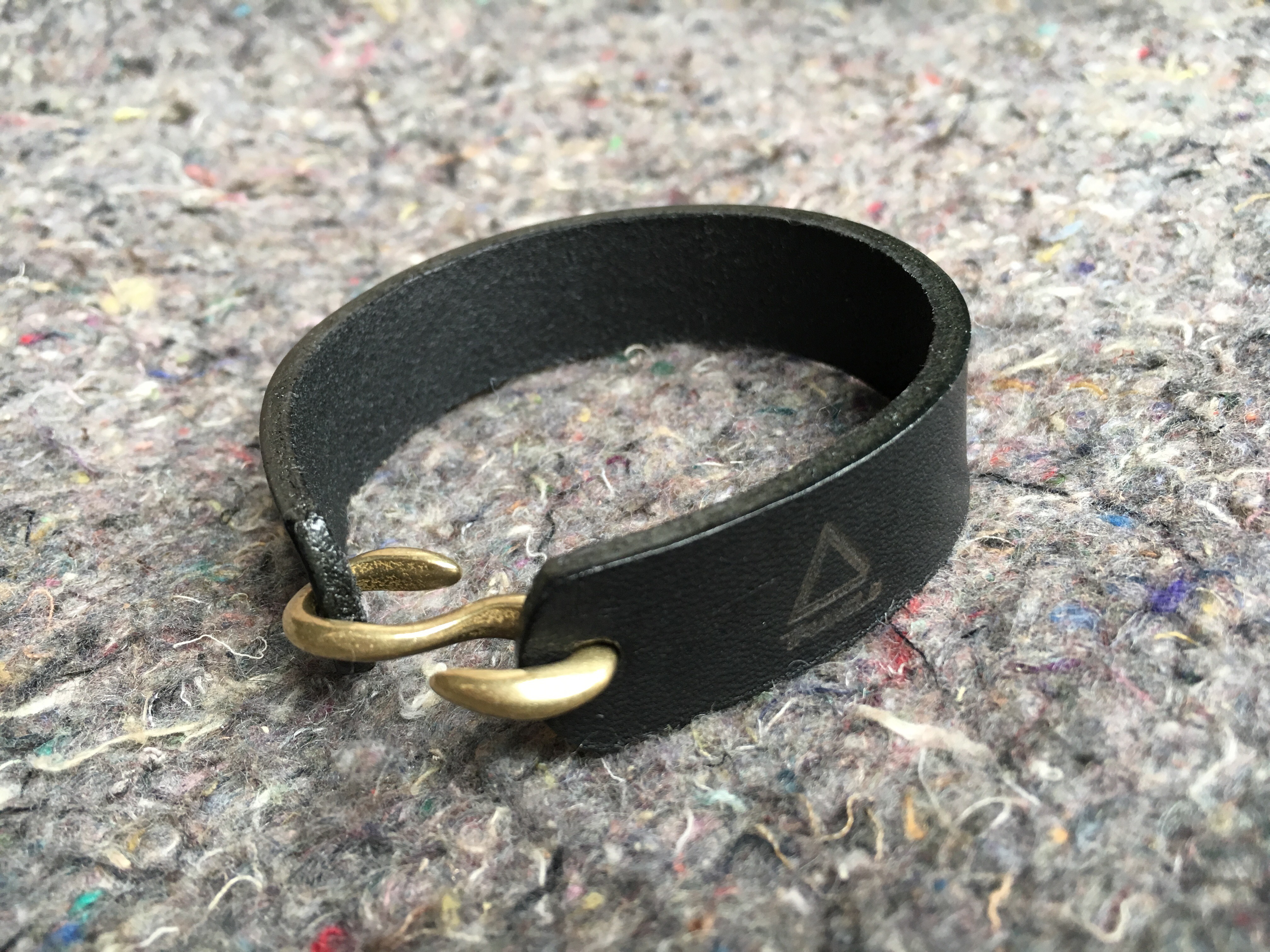 Sフックレザーブレスレット