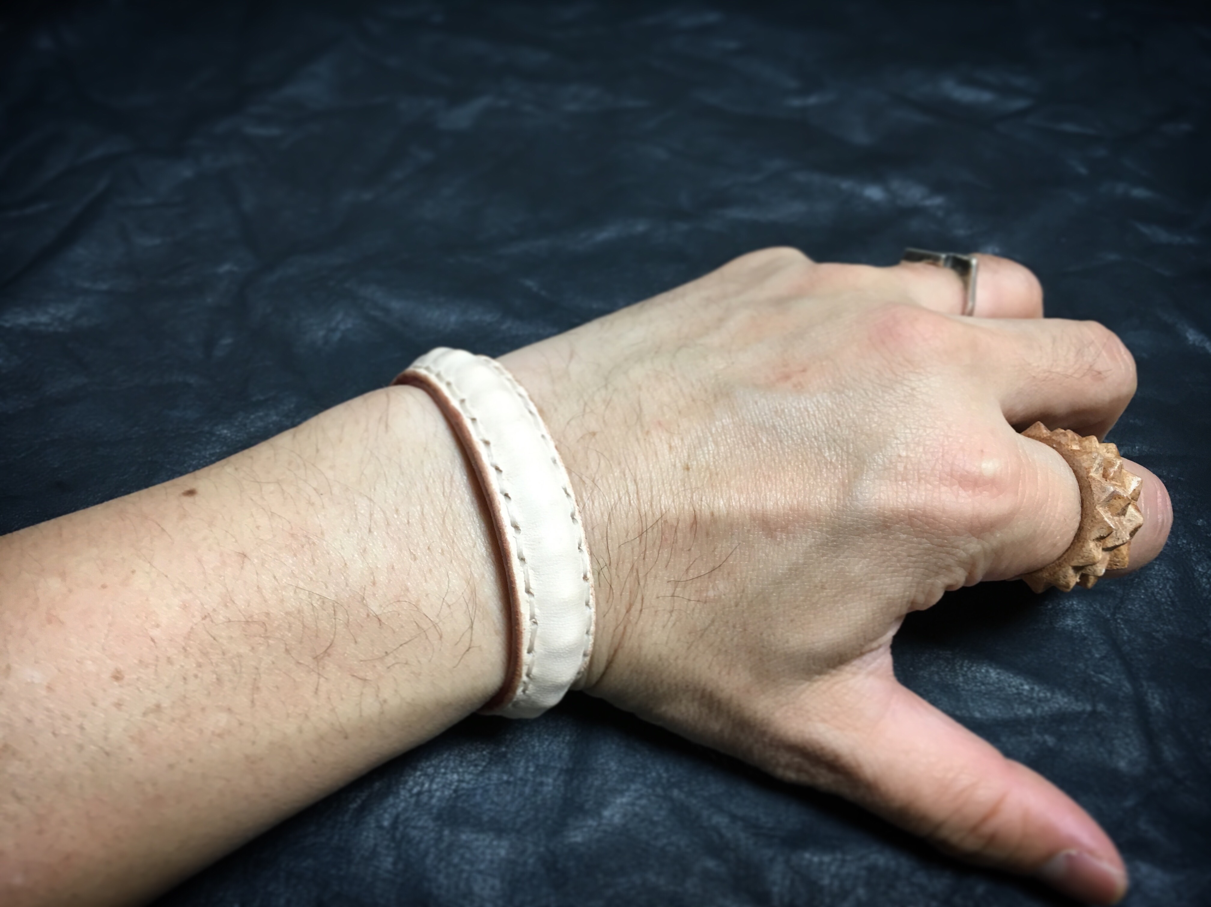 S.L.T.S. Sフックレザーブレスレット