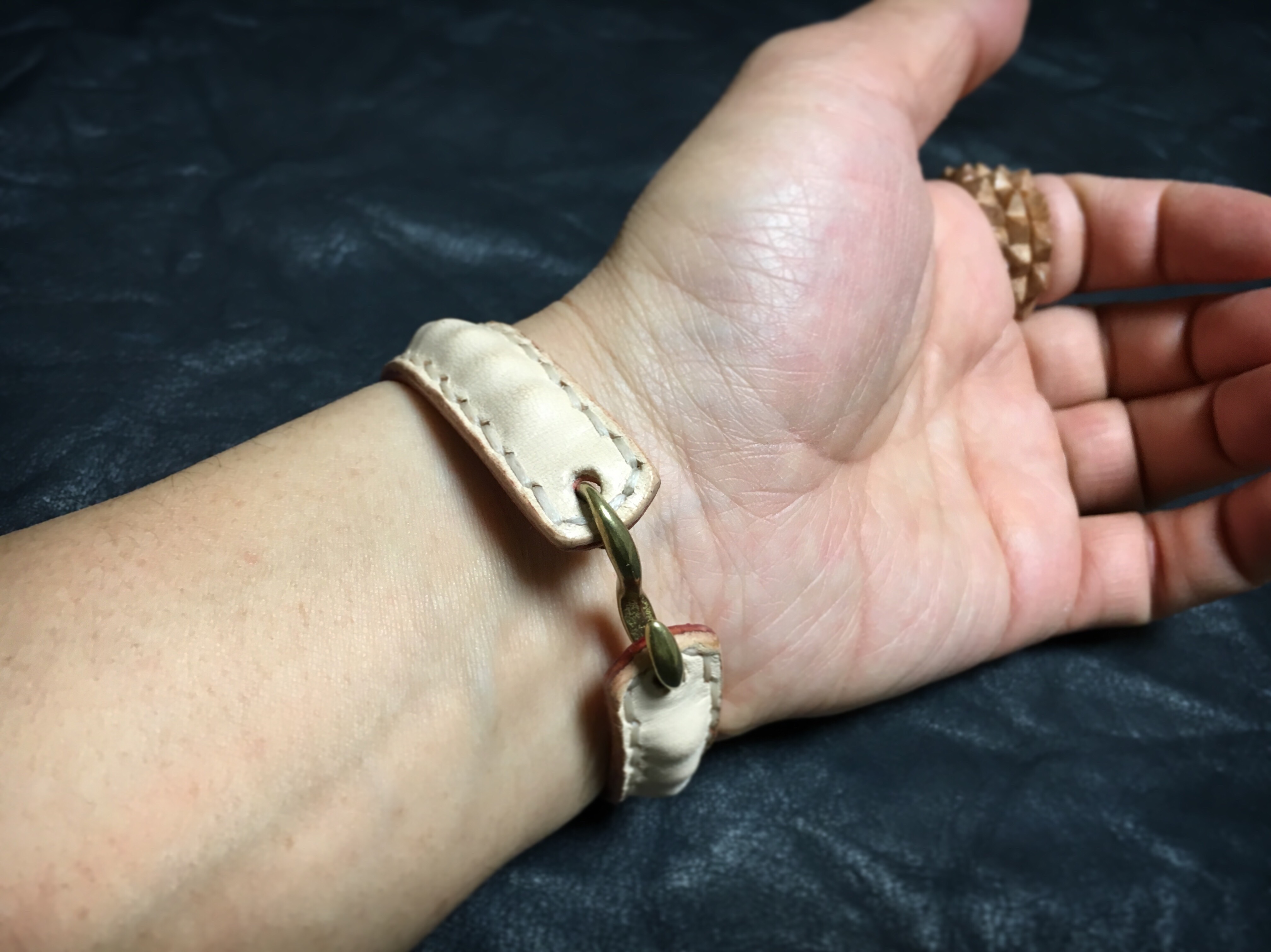 S.L.T.S. Sフックレザーブレスレット