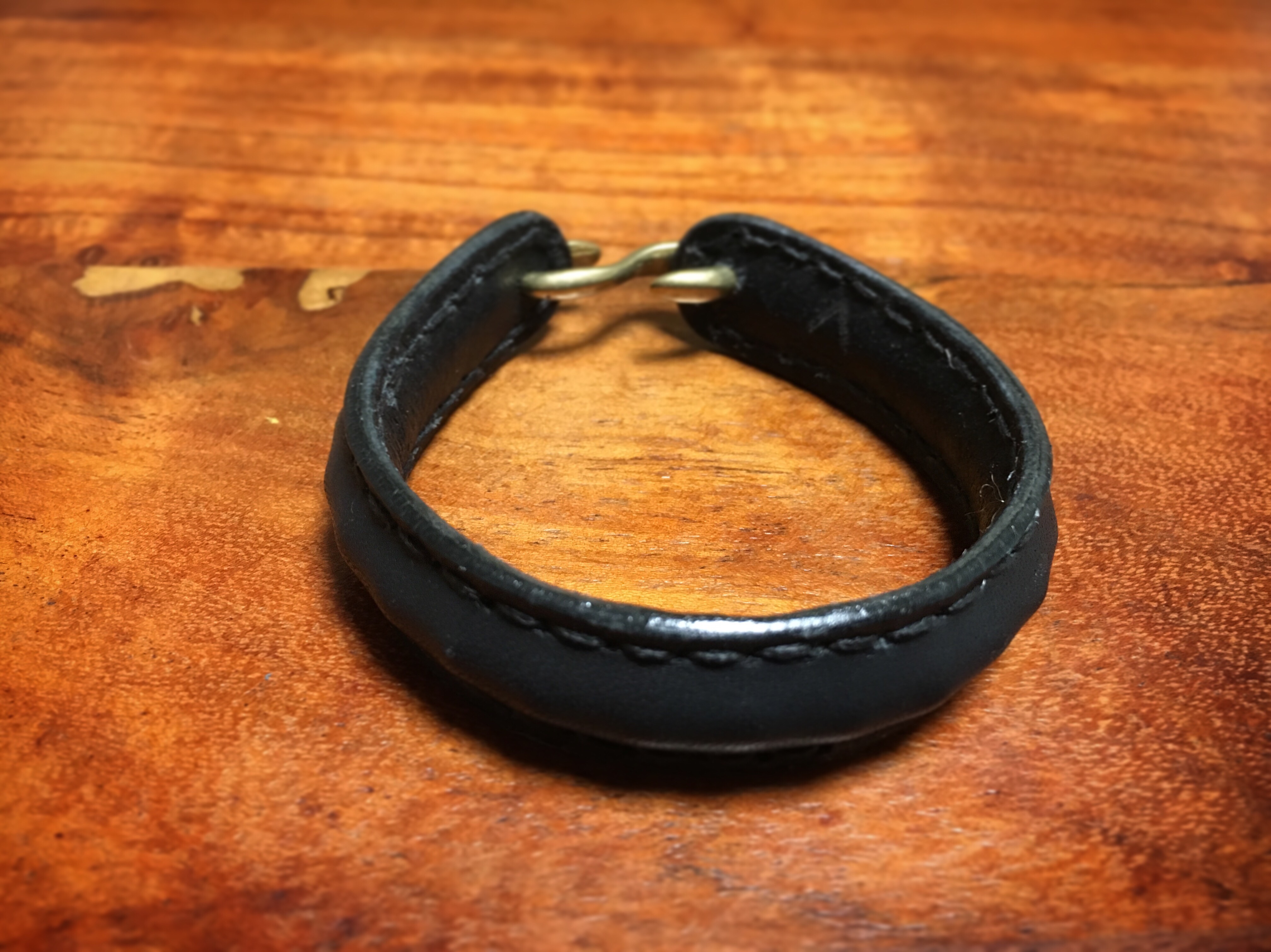 S.L.T.S. Sフックレザーブレスレット