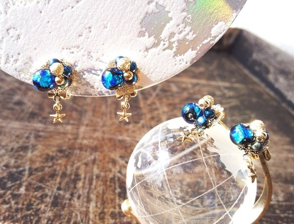 光る[ ピアス / イヤリング ] 天体 星と惑星と宇宙・ホタル玉 ピアス 
