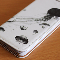 ★手帳型★ 005：Jellyfish*水中をただようクラゲ★iPhone15Pro 〜スマホケース 3枚目の画像