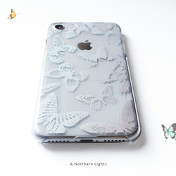ホログラム☆ 蝶々が飛び交うトキメキ iPhone15 スマホケース 4枚目の画像