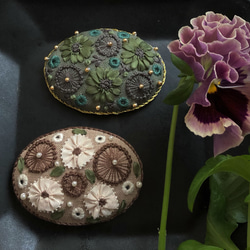 リボン刺繍　green flower（ブローチorヘアゴム） 2枚目の画像