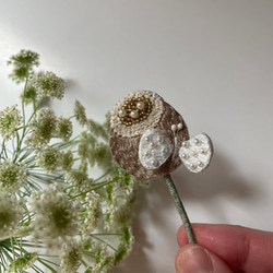 刺繍ブローチ　bonbon flower with ちょうちょ 3枚目の画像