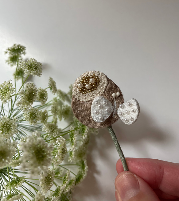 刺繍ブローチ　bonbon flower with ちょうちょ 3枚目の画像