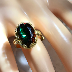 Brown と Green の vintage ガラス ring （8~18号・ゴールドカラー） 4枚目の画像
