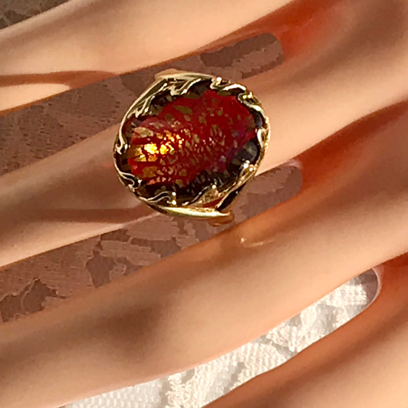 ブルーシラー・・Redオパール vintage glass ring（フリーサイズ・ハートベゼル） 5枚目の画像