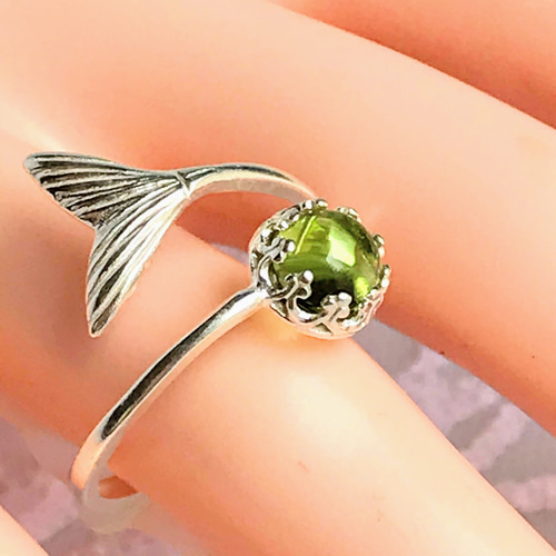 8月誕生石 宝石質 丸いペリドット マーメイドテール ring