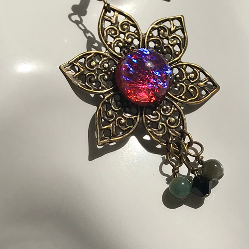 ドラゴンズブレス vintage glass アンティーク調 花のピアス
