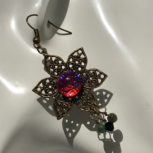 ドラゴンズブレス vintage glass アンティーク調 花のピアス