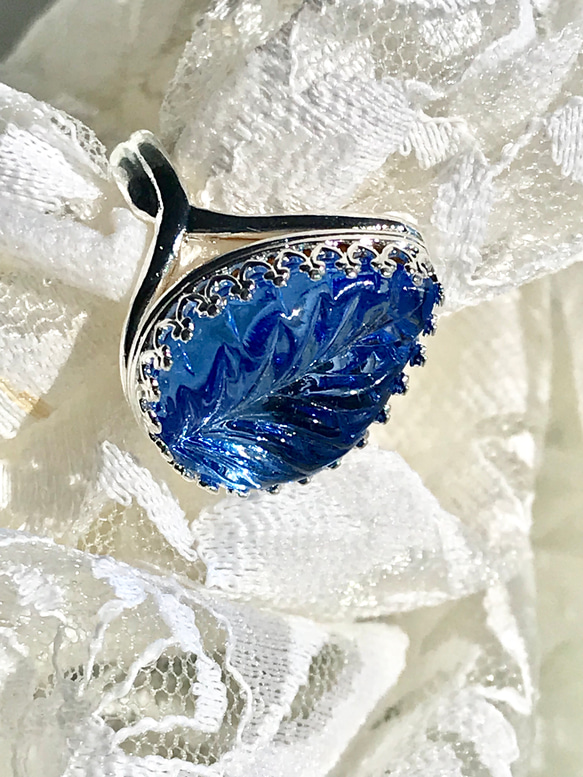 西ドイツvintage glass blue leaf ring 8枚目の画像