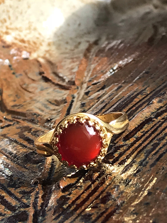 赤い実のような天然石・・レッドアゲート ring（8～18号・ゴールドカラー） 6枚目の画像