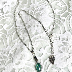 オパールグリーン vintage glass necklace（チェーンの長さ変更可能・左利きにも対応） 8枚目の画像