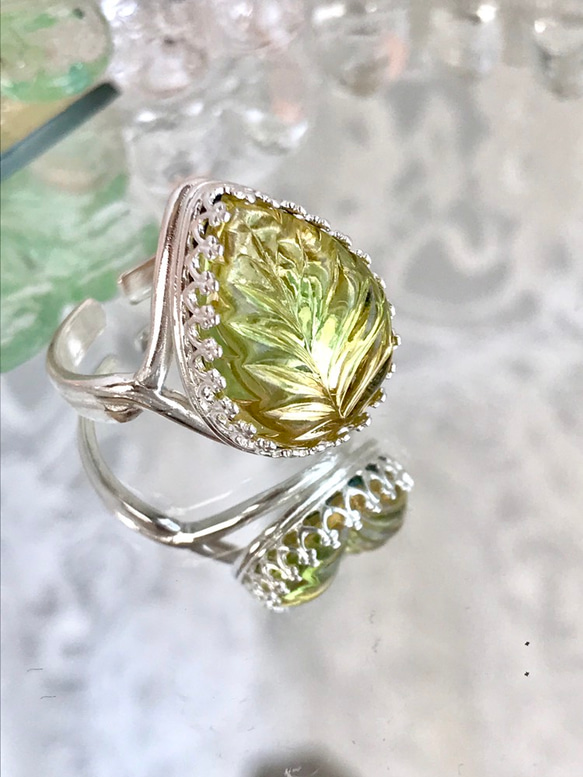 1950年代 ドイツvintage glass ライトグリーン leaf ring 8枚目の画像