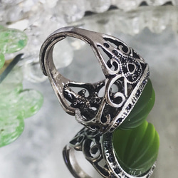 アンティーク調・・Ribbed ライトグリーン vintage glass butterfly ring（9～２７号） 10枚目の画像