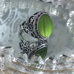 アンティーク調・・Ribbed ライトグリーン vintage glass butterfly ring（9～２７号） 5枚目の画像