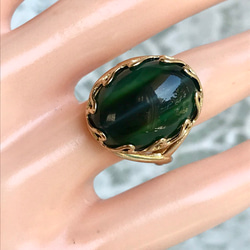 エメラルドグリーン・キャッツアイ vintage glass ring（フリーサイズ・ハートベゼル） 8枚目の画像