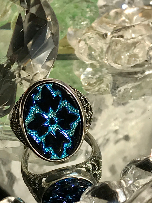 チェコスロバキア Black×Bermuda Blue　ヴィンテージガラス ring（８～２７号） 10枚目の画像
