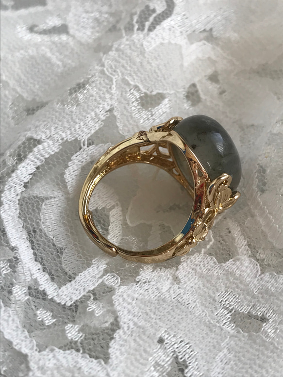 大粒の神秘の石・・ラブラドライト  ring（フリーサイズ・クローバーリーフ） 8枚目の画像