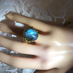 大粒の神秘の石・・ラブラドライト  ring（フリーサイズ・クローバーリーフ） 9枚目の画像