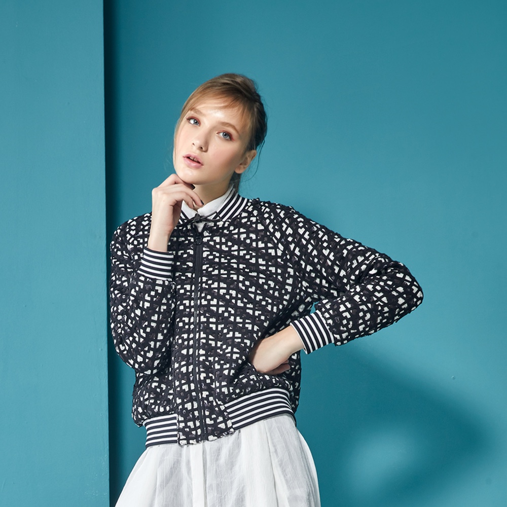 アルデンヌは迷彩フライトジャケットを積層します