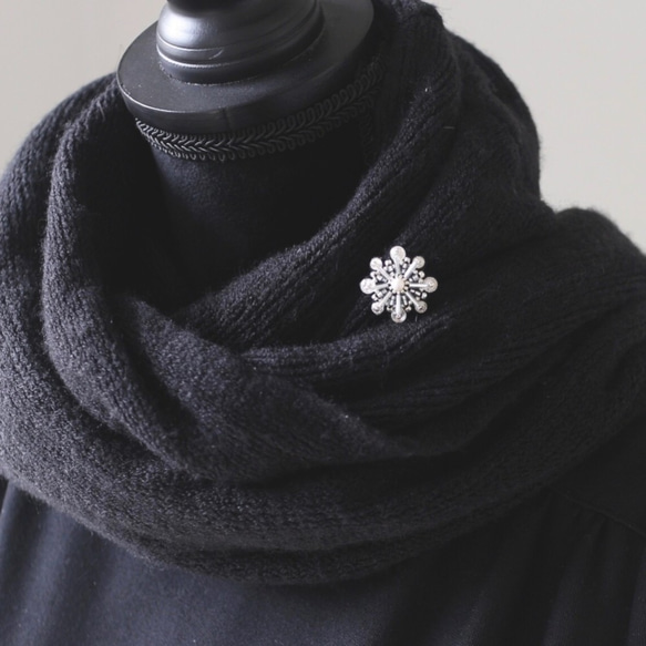 【特集掲載・ノンホールピアス】冬のコーデを華やかに　ビジュー輝く雪の結晶　ビーズ刺繍イヤリング（スワロフスキー・パール） 10枚目の画像