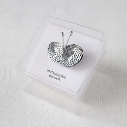 蝶のブローチ（銀・マット銀）スパンコール　刺繍　　 1枚目の画像